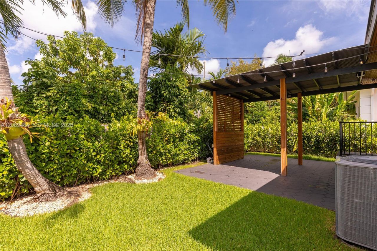8934 Hawthorne Ave , Surfside, FL 33154 Photo