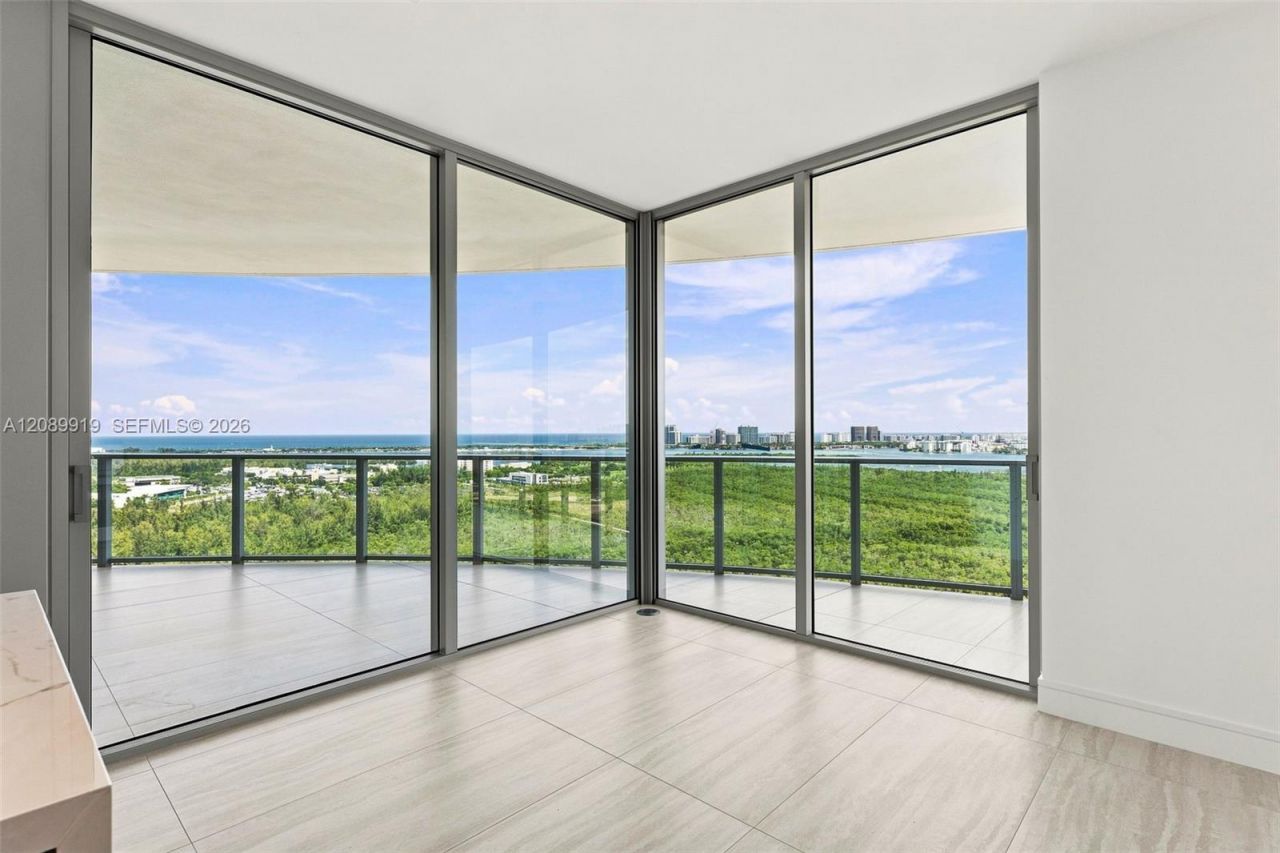 2411 Laguna Cir, Unit 2301, North Miami, FL 33181 Photo