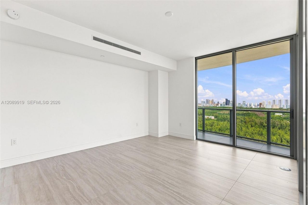 2411 Laguna Cir, Unit 2301, North Miami, FL 33181 Photo