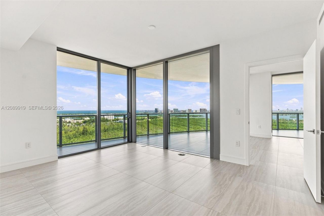 2411 Laguna Cir, Unit 2301, North Miami, FL 33181 Photo