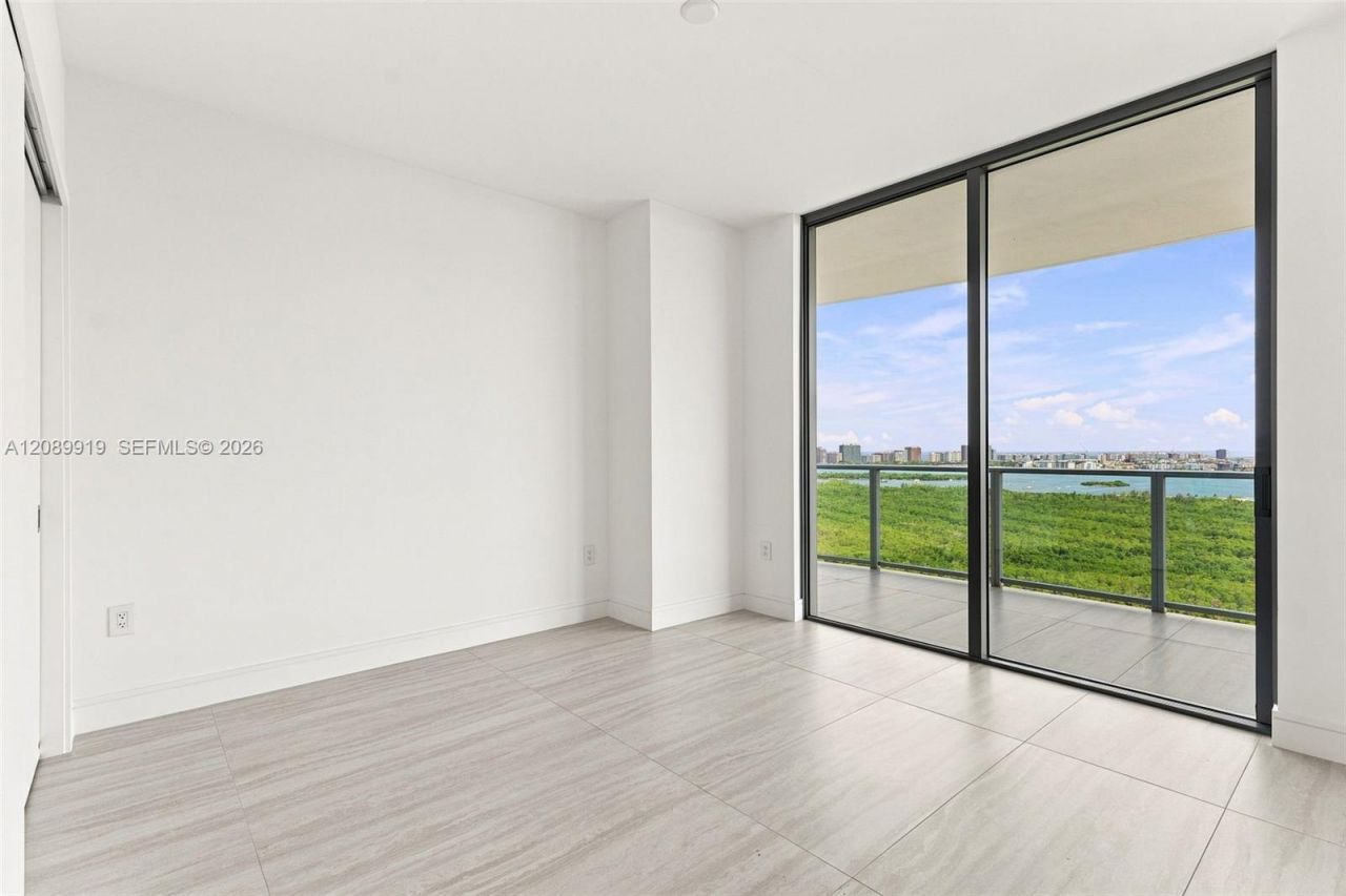 2411 Laguna Cir, Unit 2301, North Miami, FL 33181 Photo
