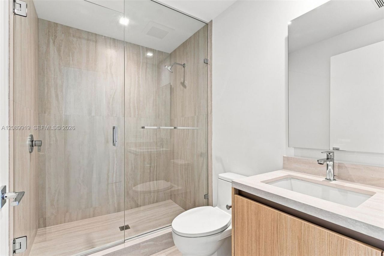 2411 Laguna Cir, Unit 2301, North Miami, FL 33181 Photo