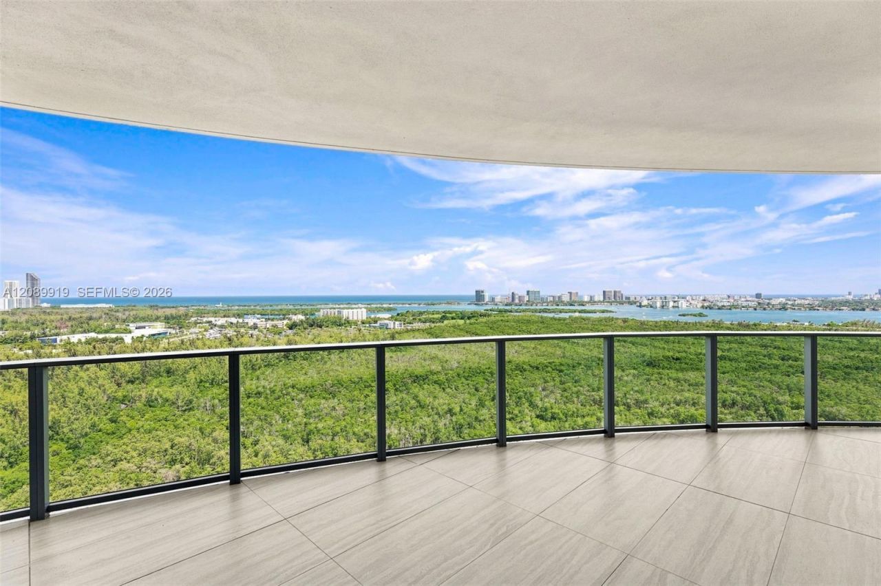 2411 Laguna Cir, Unit 2301, North Miami, FL 33181 Photo
