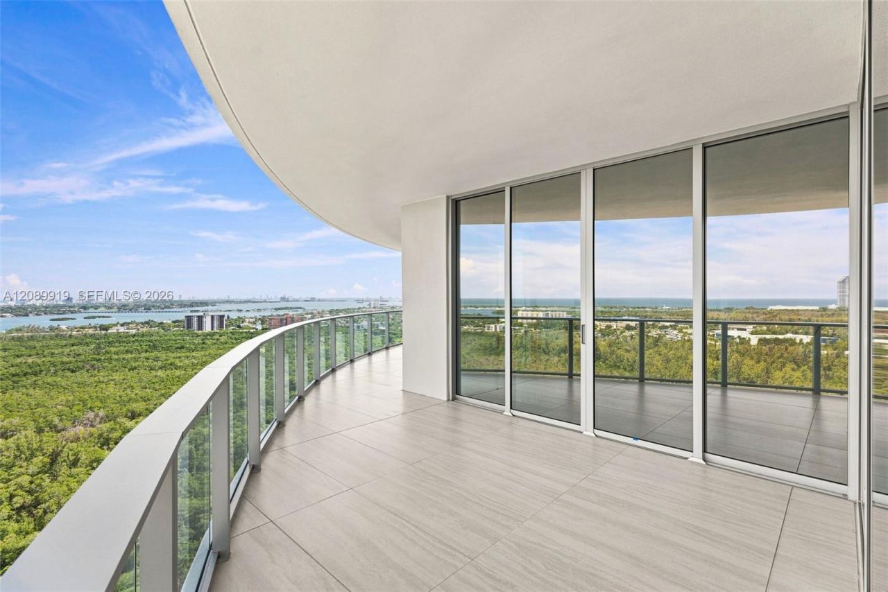 2411 Laguna Cir, Unit 2301, North Miami, FL 33181 Photo