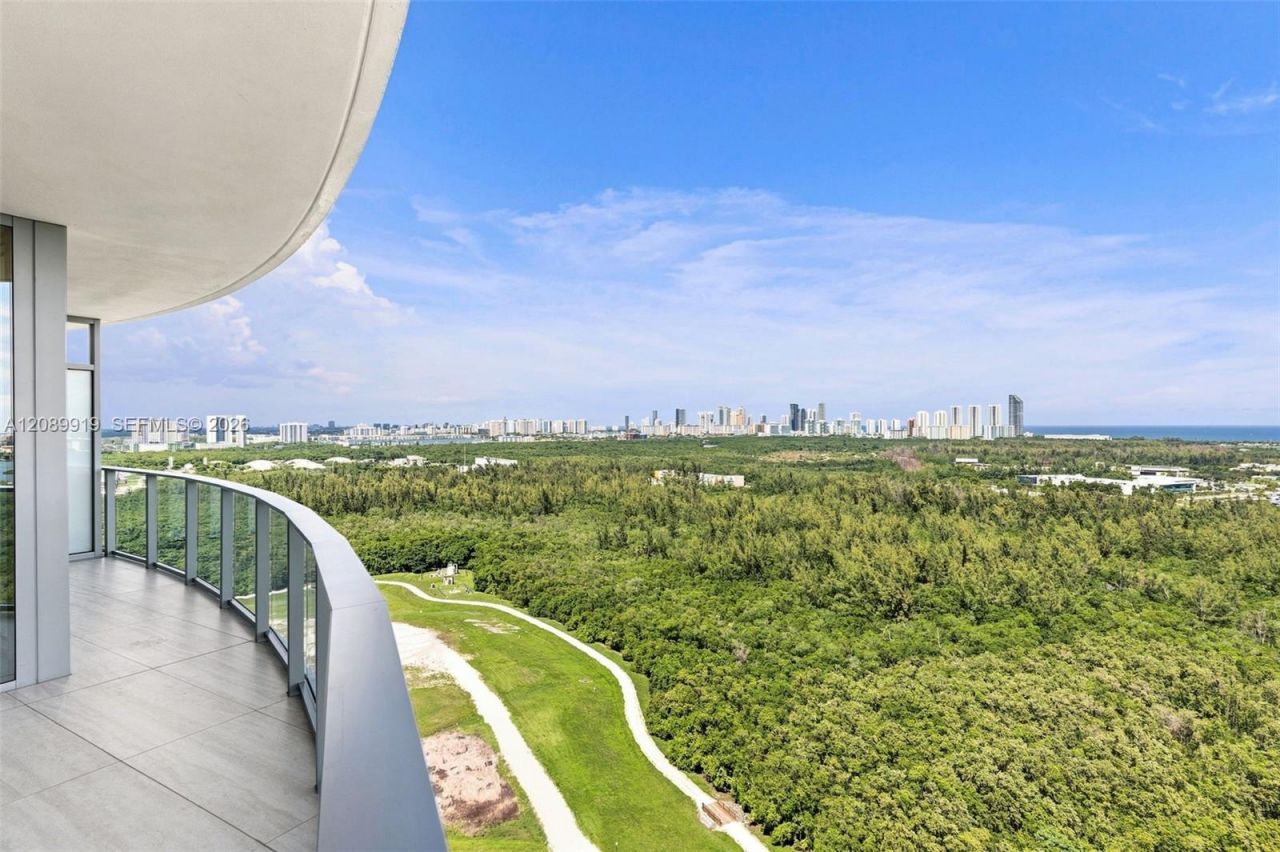 2411 Laguna Cir, Unit 2301, North Miami, FL 33181 Photo