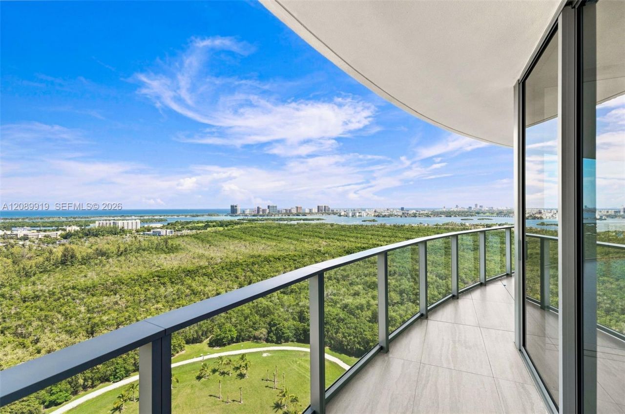 2411 Laguna Cir, Unit 2301, North Miami, FL 33181 Photo