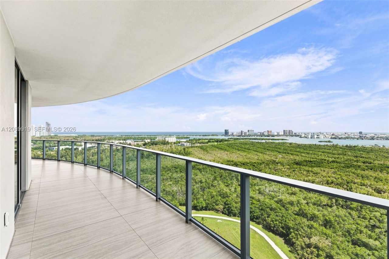 2411 Laguna Cir, Unit 2301, North Miami, FL 33181 Photo