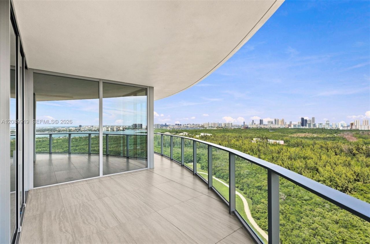 2411 Laguna Cir, Unit 2301, North Miami, FL 33181 Photo