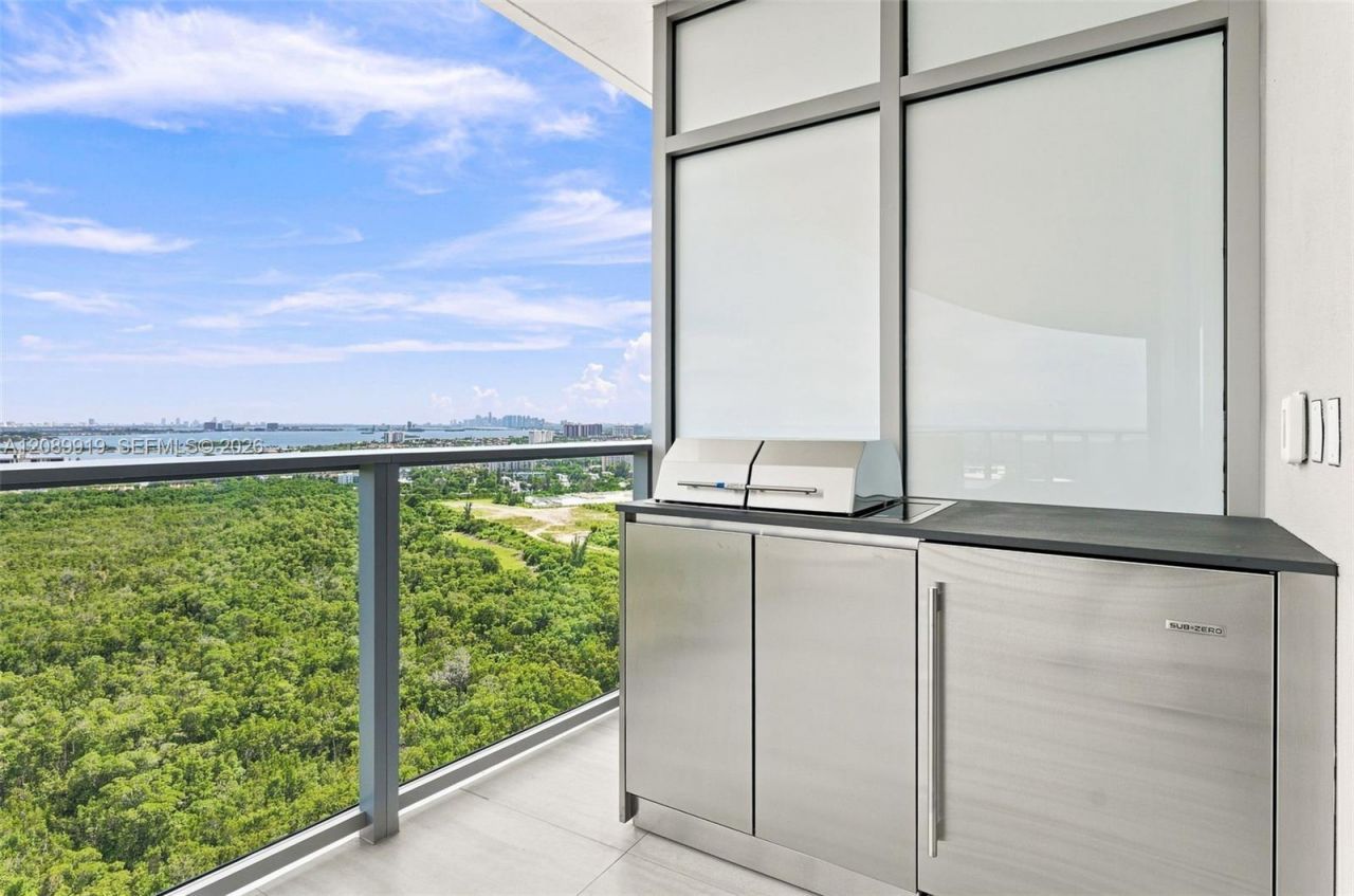2411 Laguna Cir, Unit 2301, North Miami, FL 33181 Photo