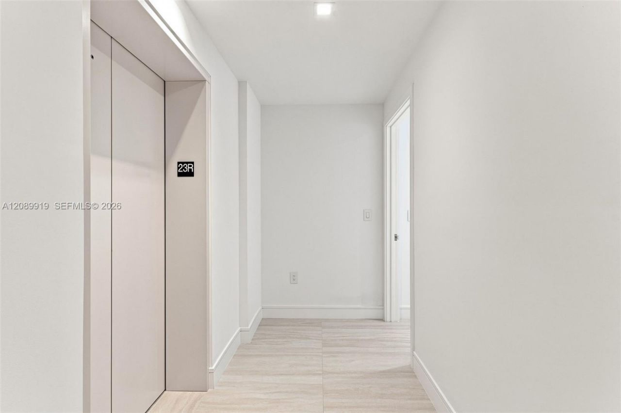 2411 Laguna Cir, Unit 2301, North Miami, FL 33181 Photo