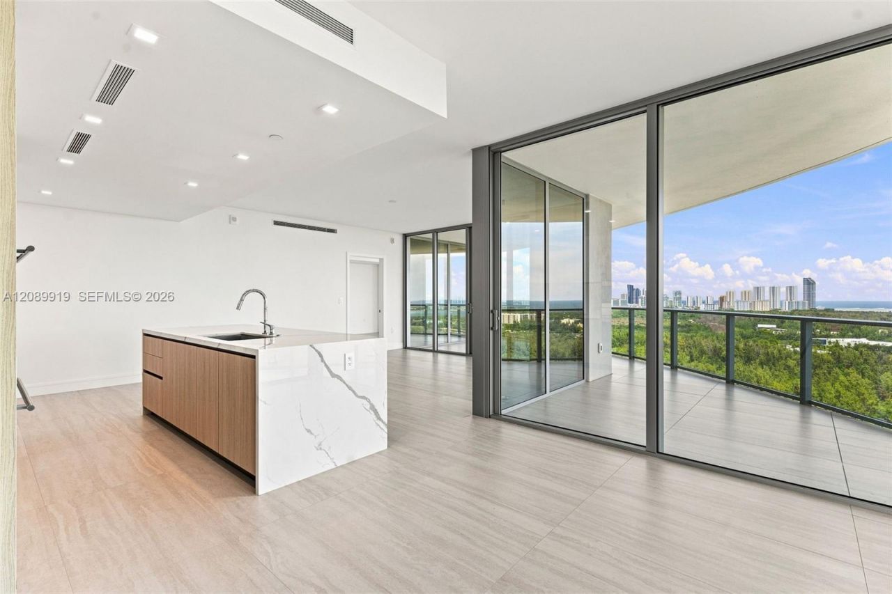 2411 Laguna Cir, Unit 2301, North Miami, FL 33181 Photo
