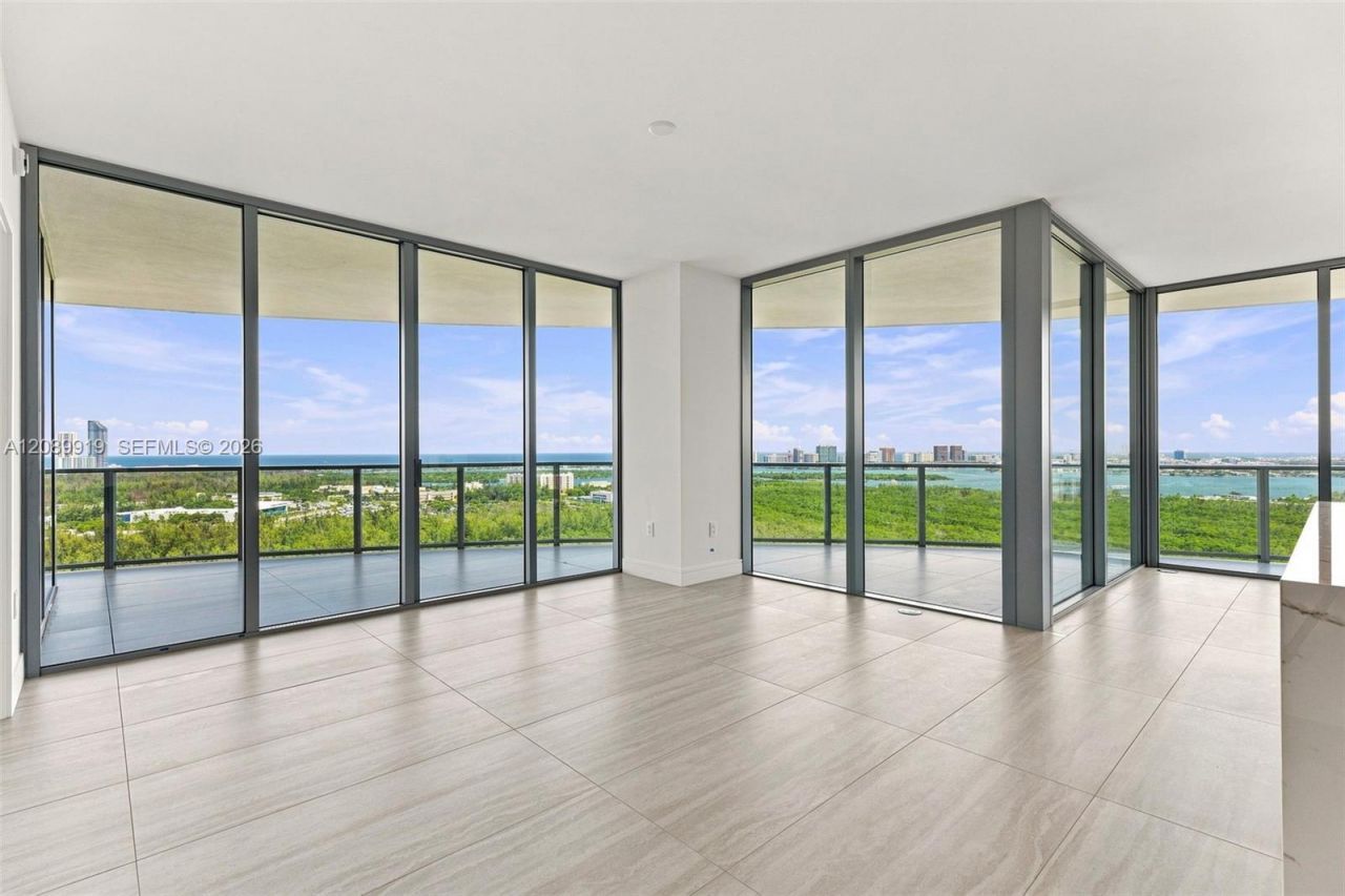 2411 Laguna Cir, Unit 2301, North Miami, FL 33181 Photo