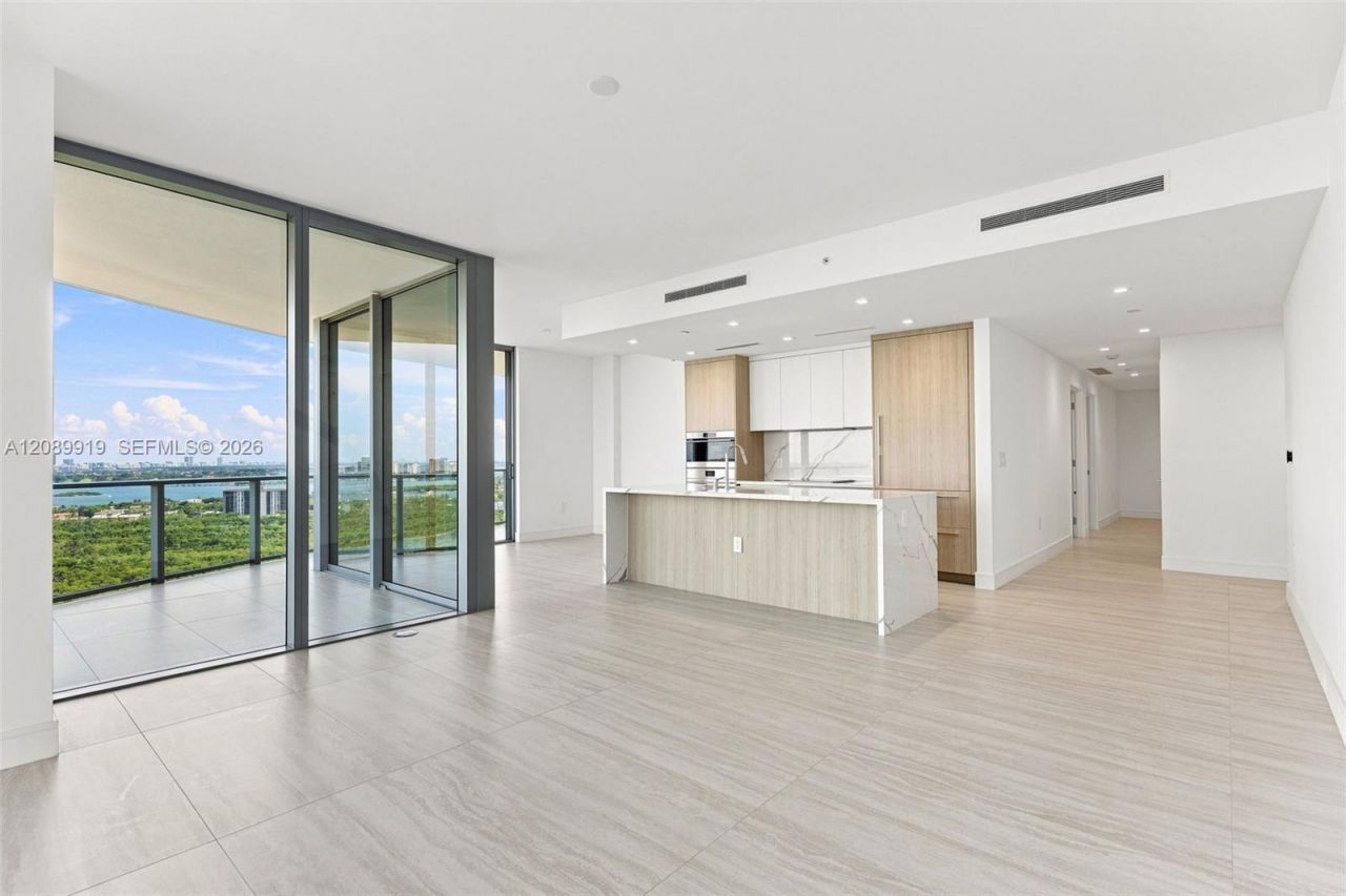 2411 Laguna Cir, Unit 2301, North Miami, FL 33181 Photo