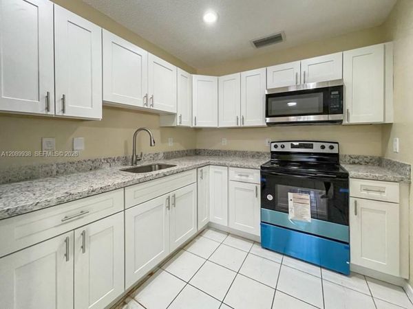 873 SW 10th St, Florida City, FL 33034