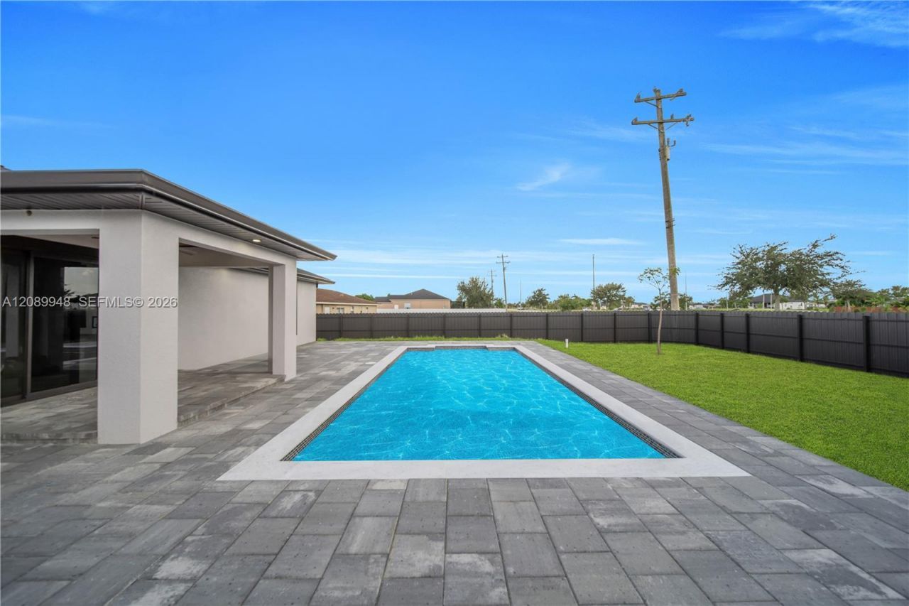 2124 NE 16th Pl, Cape Coral, FL 33909 Photo