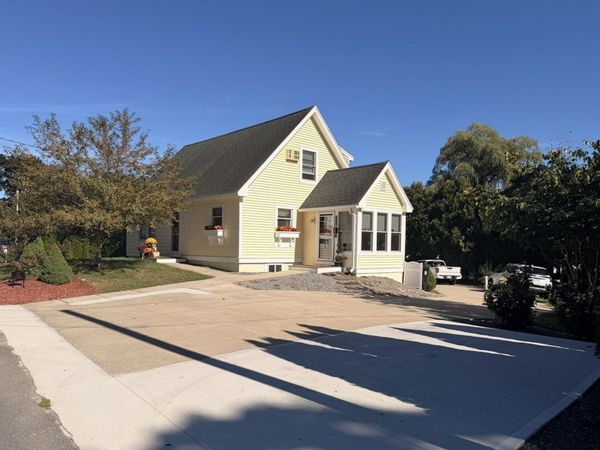 170 Main St, Groveland, MA 01834