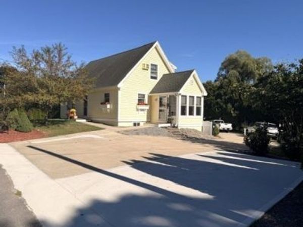170 Main St, Groveland, MA 01834