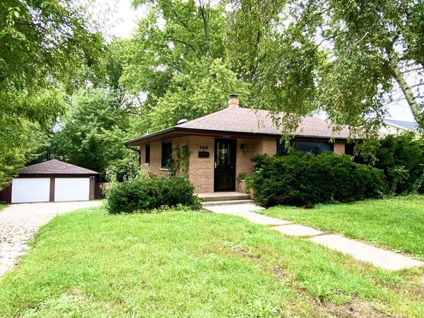 125 E Kimball Avenue , Woodstock, IL 60098