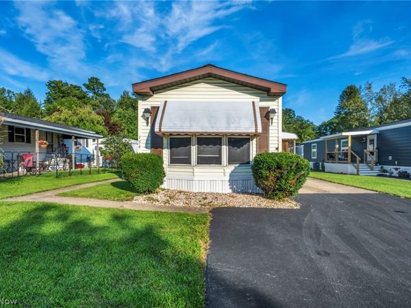 8701 Mayfield Road , Chesterland, OH 44026