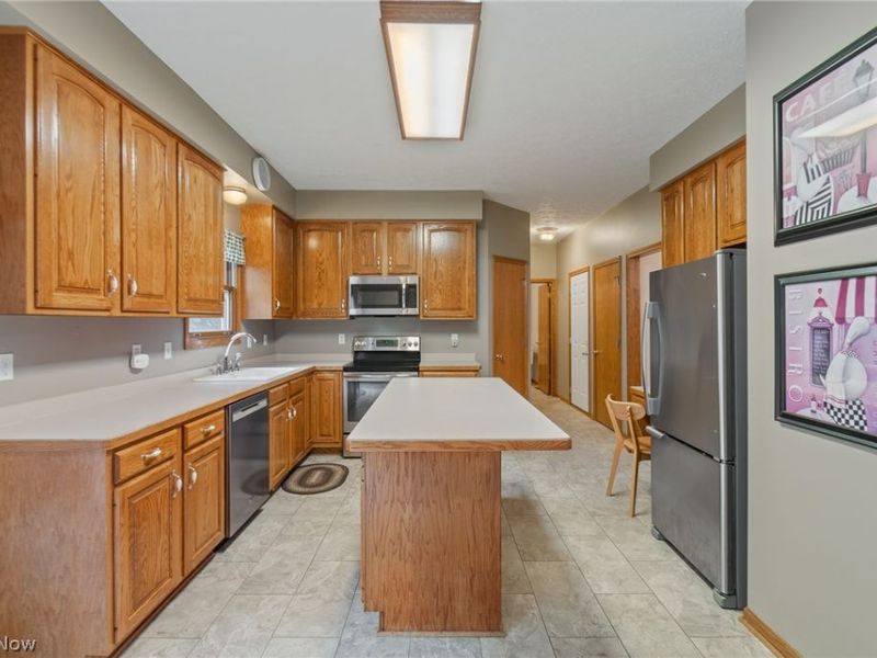 5688 Shallow Creek Avenue, Louisville, OH 44641 Photo 12