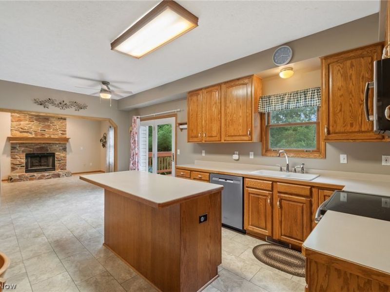 5688 Shallow Creek Avenue, Louisville, OH 44641 Photo 13
