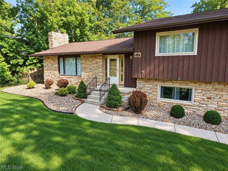 310 Fawnwood Drive, Tallmadge, OH 44278 Photo 3