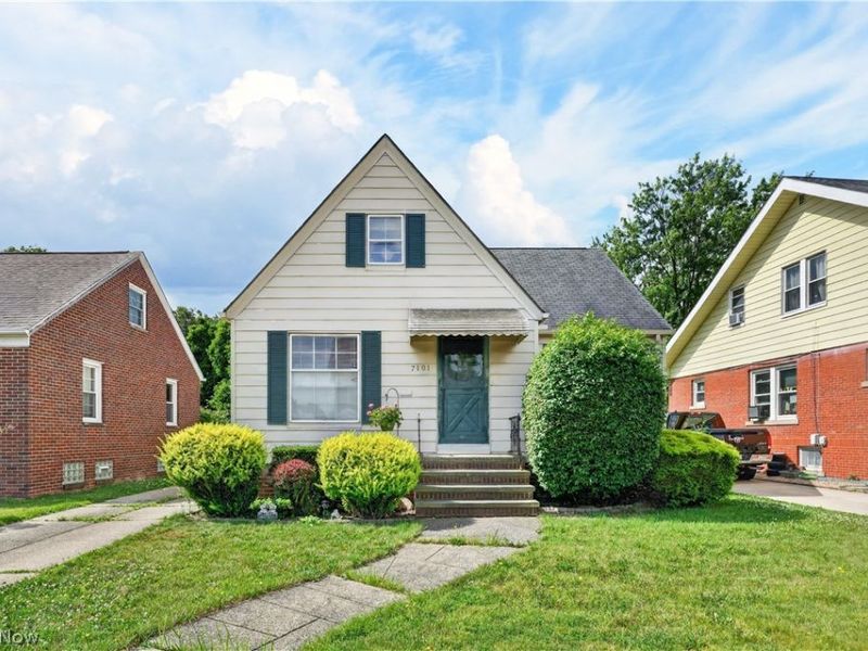 7101 Brownfield Drive, Parma, OH 44129 Photo 2