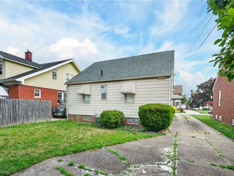 7101 Brownfield Drive, Parma, OH 44129 Photo 3