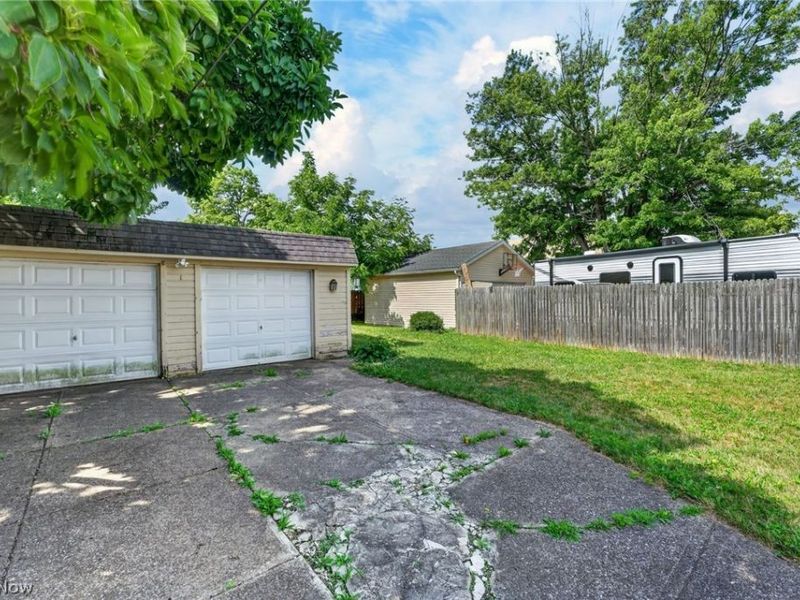 7101 Brownfield Drive, Parma, OH 44129 Photo 31