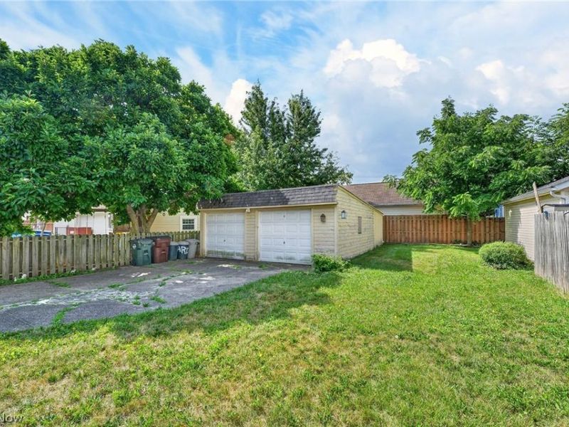 7101 Brownfield Drive, Parma, OH 44129 Photo 32
