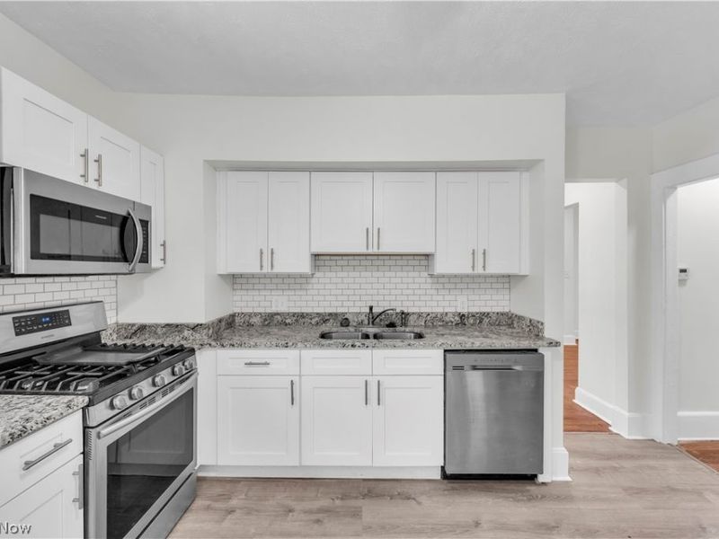 3326 E Scarborough Road , Cleveland Heights, OH 44118 Photo 7