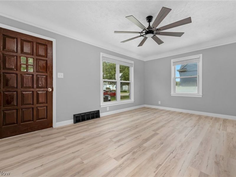 16189 Hummel Road, Brook Park, OH 44142 Photo 4