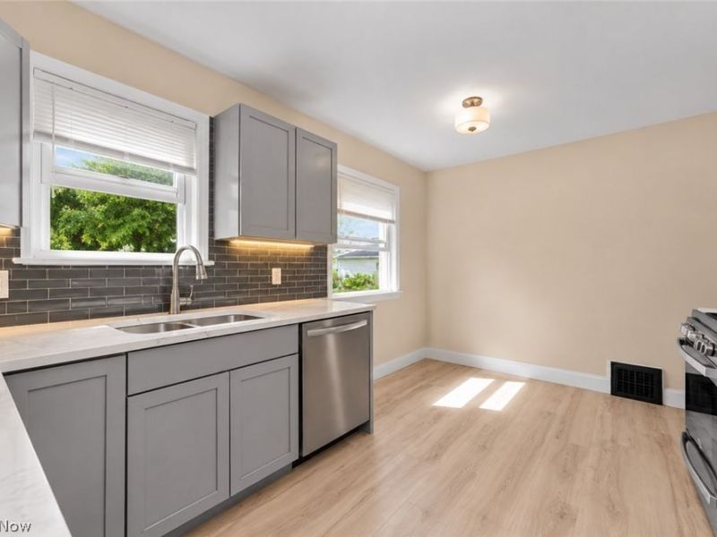 16189 Hummel Road, Brook Park, OH 44142 Photo 9