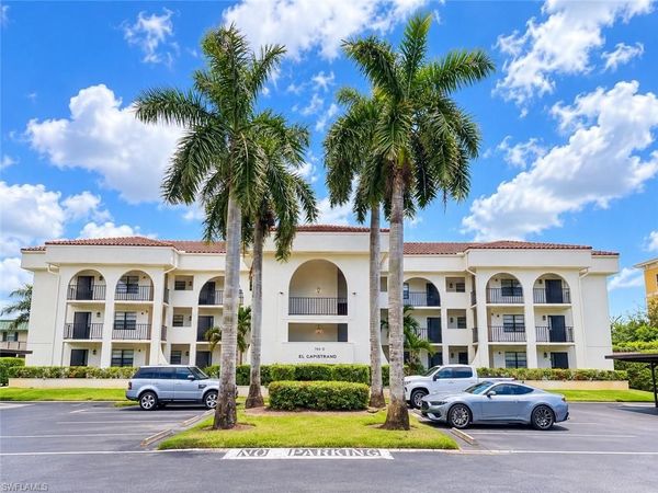700 Valley Stream DR, Unit 303, NAPLES, FL 34113