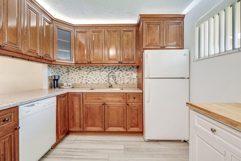 2855 Garden Drive S, Unit 102, Palm Springs, FL 33461 Photo