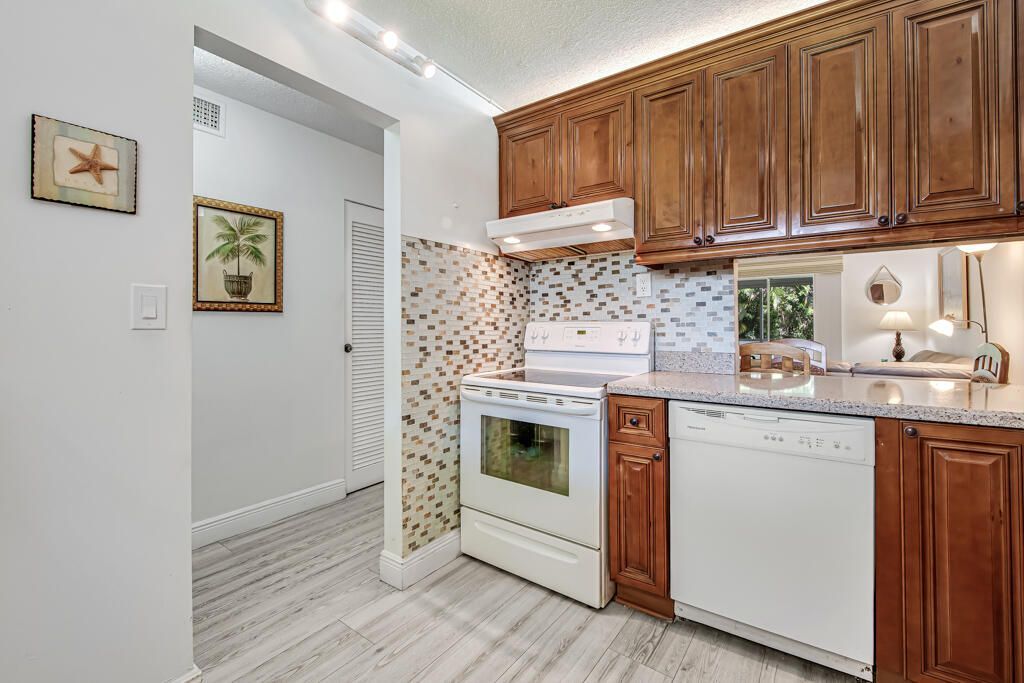 2855 Garden Drive S, Unit 102, Palm Springs, FL 33461 Photo