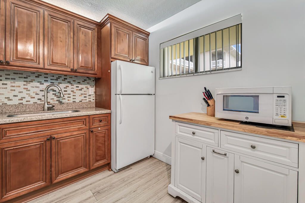 2855 Garden Drive S, Unit 102, Palm Springs, FL 33461 Photo