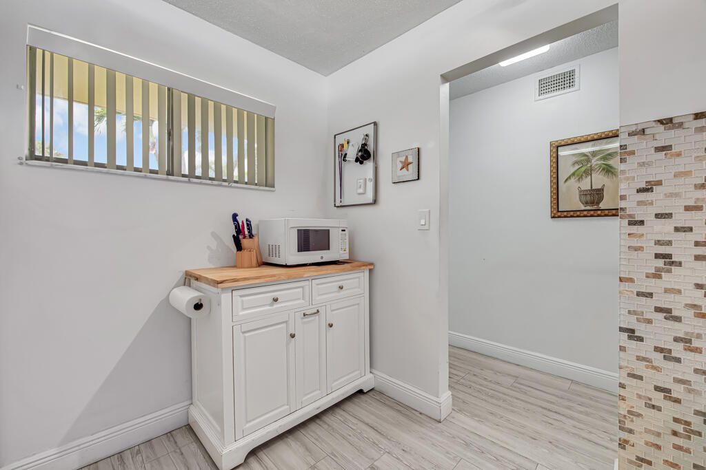 2855 Garden Drive S, Unit 102, Palm Springs, FL 33461 Photo