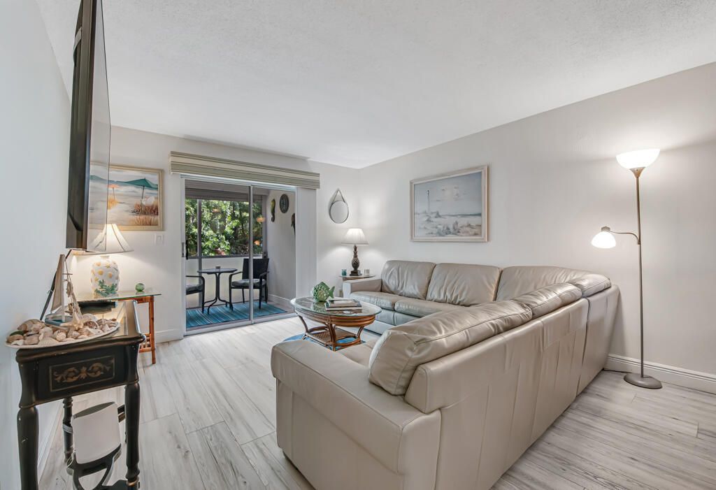 2855 Garden Drive S, Unit 102, Palm Springs, FL 33461 Photo