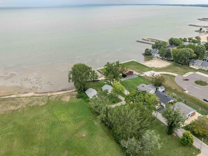 116 N Shawnee Drive, Port Clinton, OH 43452 Photo 3