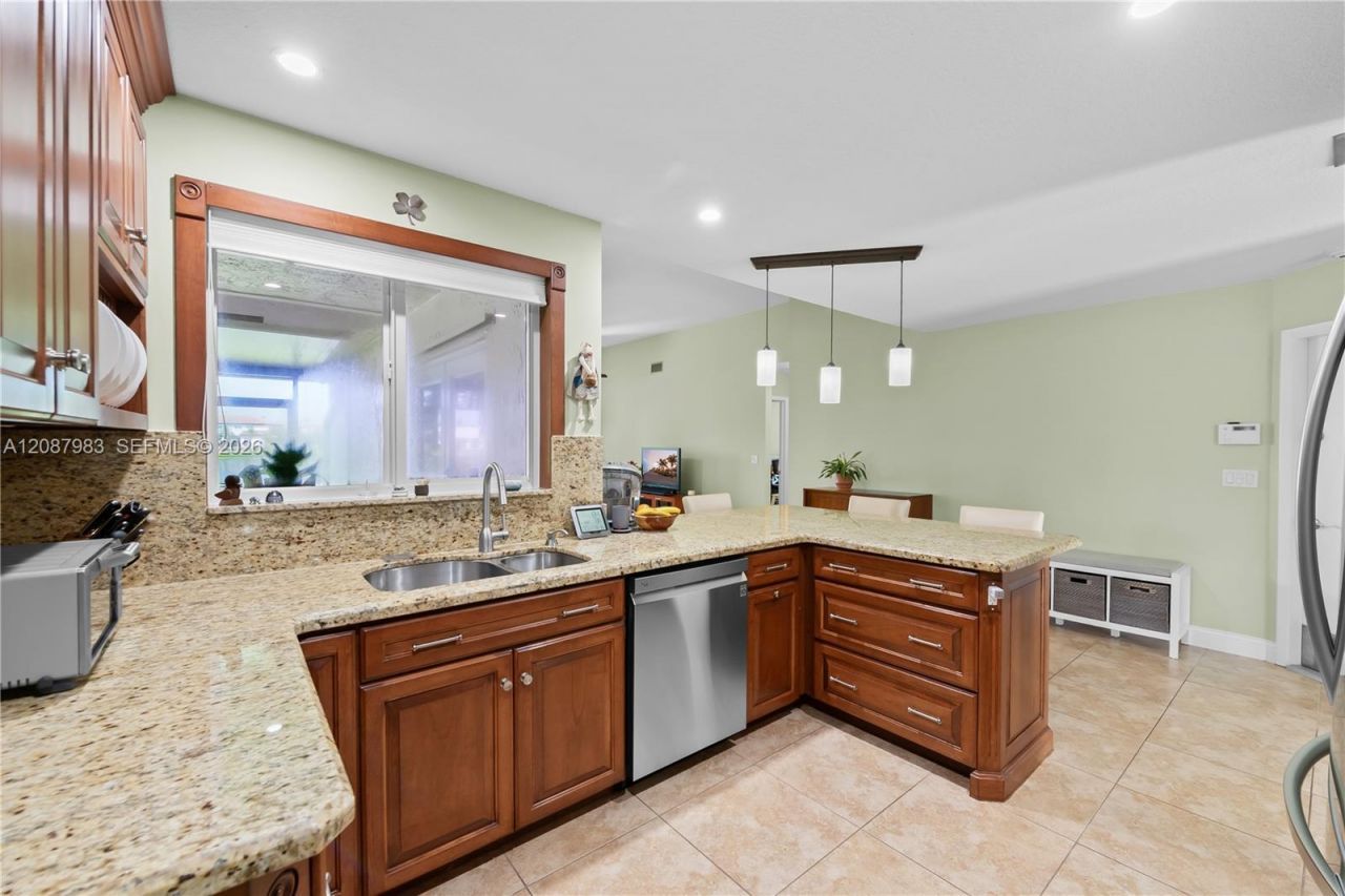6581 Falconsgate Ave, Davie, FL 33331 Photo