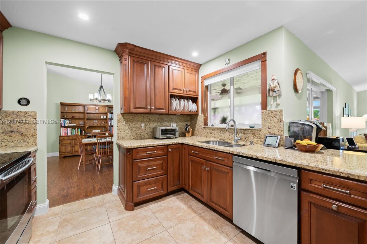 6581 Falconsgate Ave, Davie, FL 33331 Photo