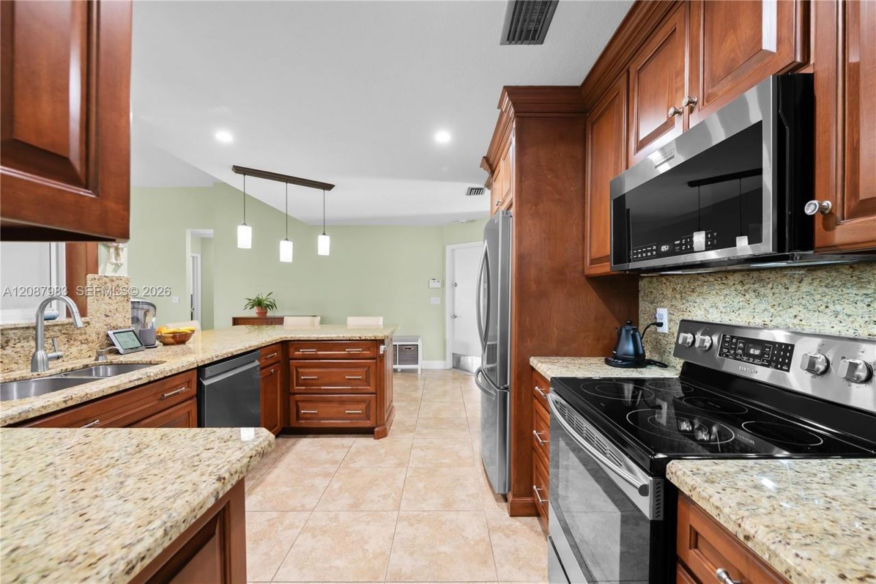 6581 Falconsgate Ave, Davie, FL 33331 Photo
