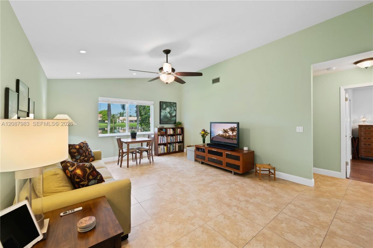 6581 Falconsgate Ave, Davie, FL 33331 Photo