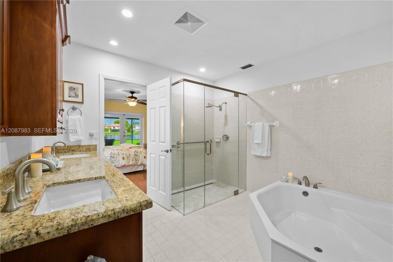 6581 Falconsgate Ave, Davie, FL 33331 Photo