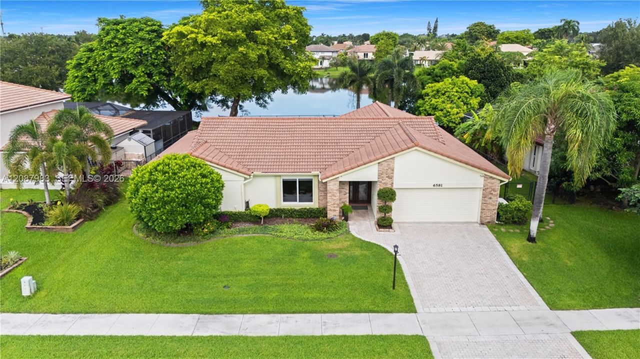 6581 Falconsgate Ave, Davie, FL 33331 Photo