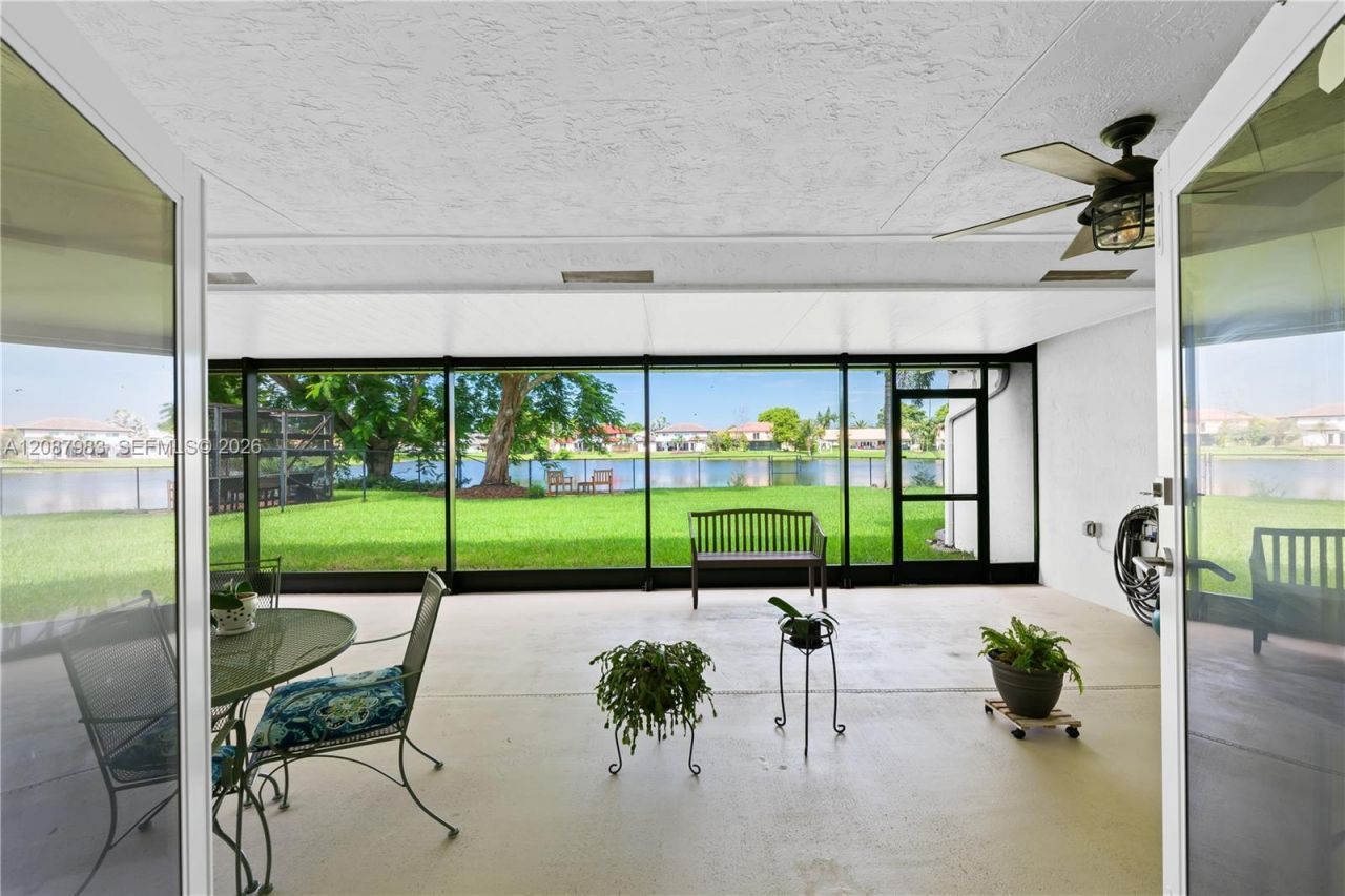 6581 Falconsgate Ave, Davie, FL 33331 Photo