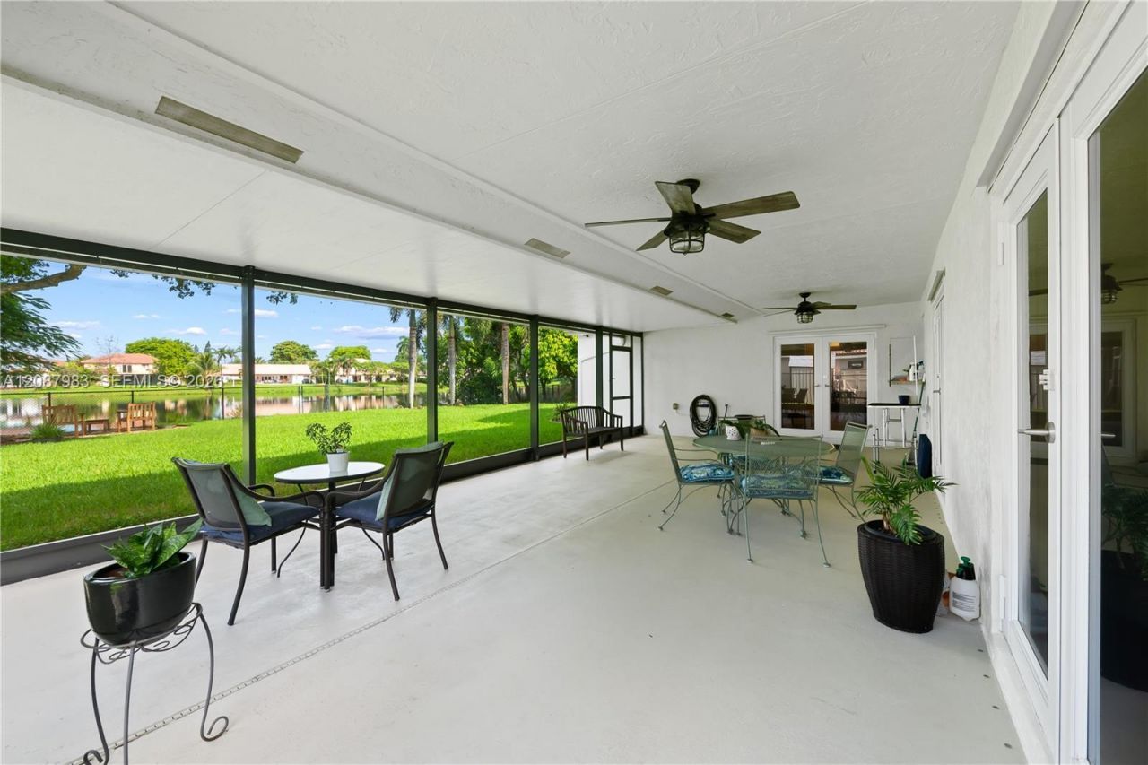 6581 Falconsgate Ave, Davie, FL 33331 Photo
