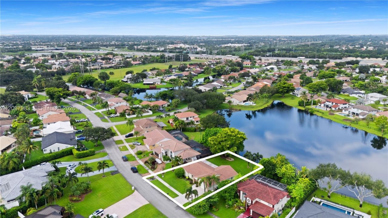 6581 Falconsgate Ave, Davie, FL 33331 Photo