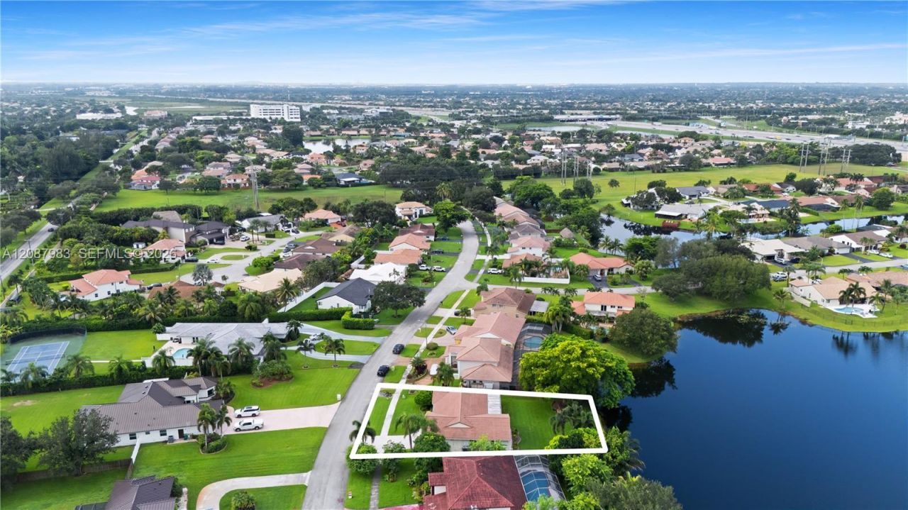 6581 Falconsgate Ave, Davie, FL 33331 Photo